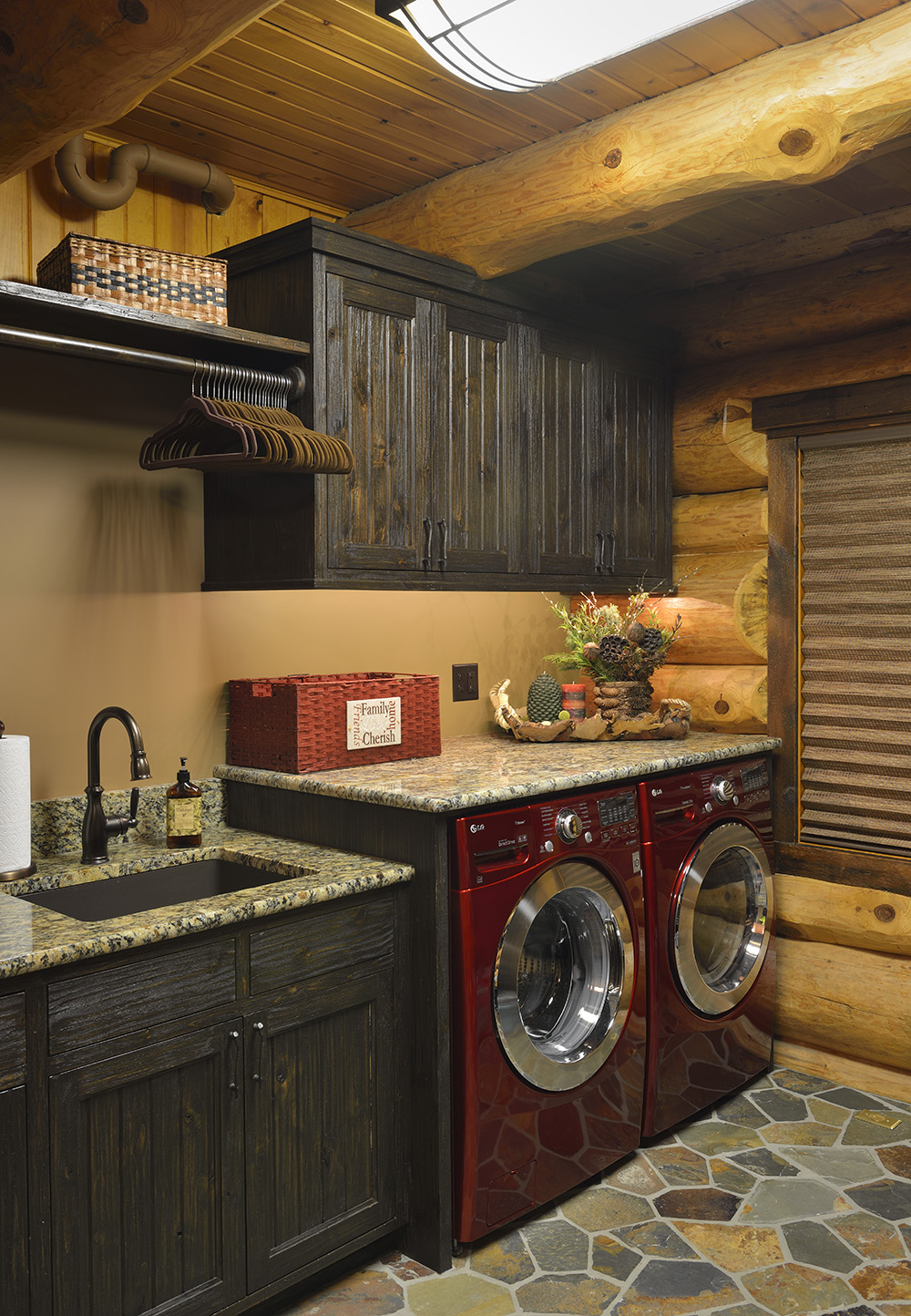 22 log cabin classic laundry room design homebnc 1.jpg