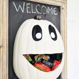 30 diy halloween candy door hanger.jpg