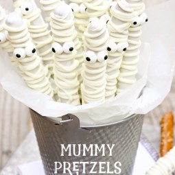 Mummy pretzelswb.jpg