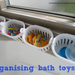 Organising bath toys.jpg