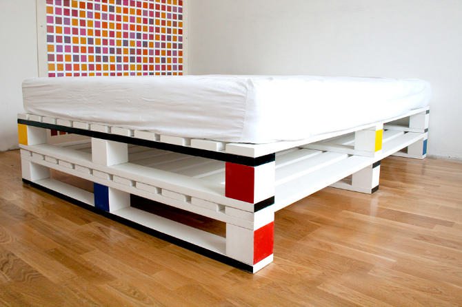 Recycled pallet bed frames projects homesthetics 5 1.jpg