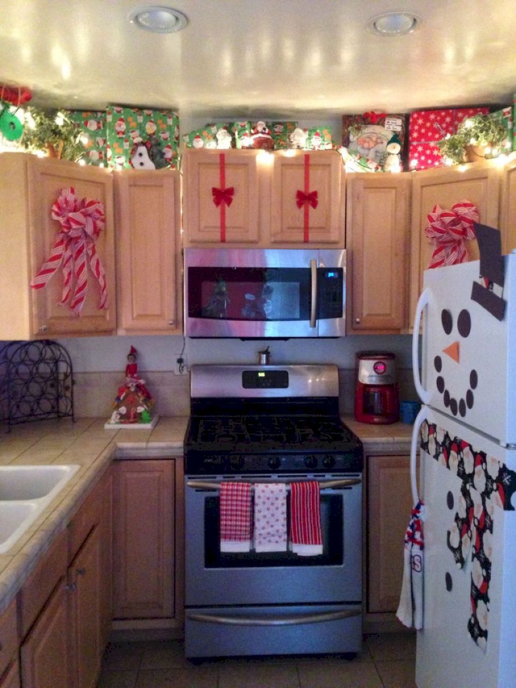 17 best christmas kitchen decor ideas.jpg