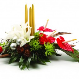 Decorations : Decorating & Accessories Splendiferous Red Wreath for Christmas Floral Table Decorations