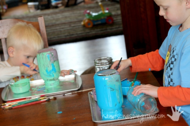 1404005 650 1461075994 kids painting mason jars together 600x399.png.jpeg