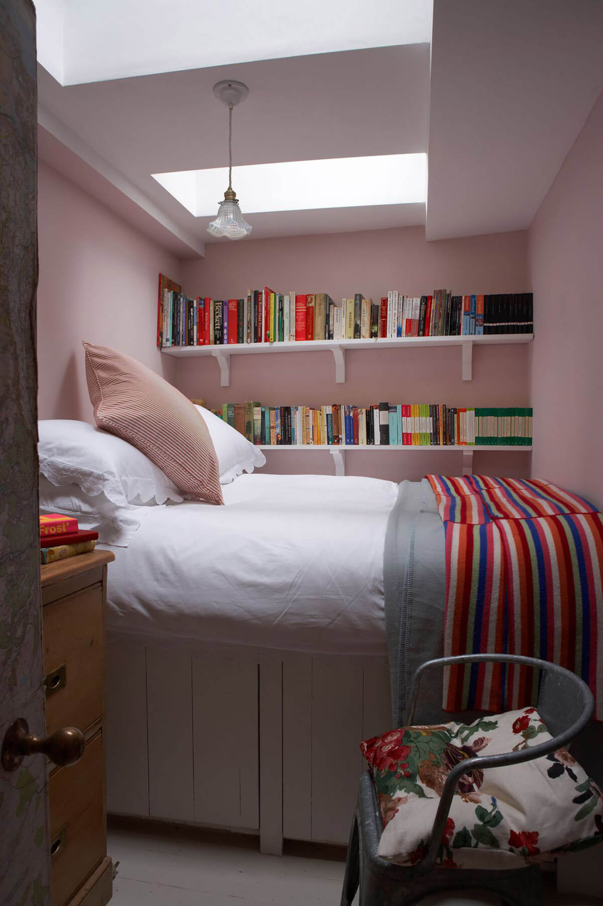 22 small bedroom designs and ideas homebnc.jpg