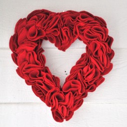 28 lovely handmade valentines wreath designs 22 1008x1024.jpg