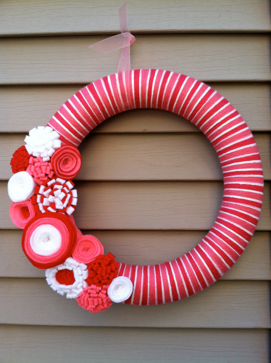 28 lovely handmade valentines wreath designs 3.jpg