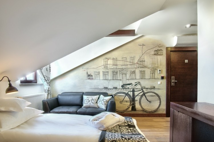 Dachschraege ideen schlafzimmer wandgestaltung vintage fototapete fahrrad motto.jpg