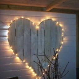Heart lamp with rope lights and pallet.jpg
