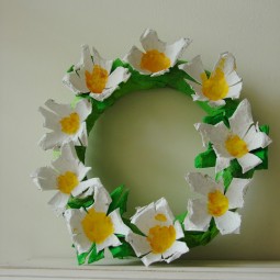 Make a beautiful wreath to decorate your front door.jpg