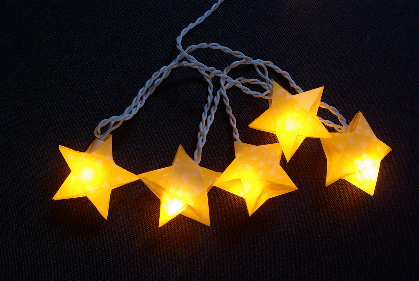 Origami sterne 3d falten faltanleitung lichterkette basteln sterne selber machen anleitung diy kostenlos fertig.jpg
