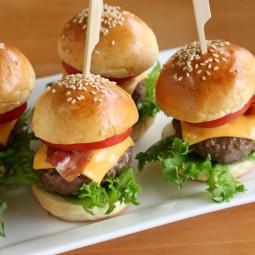 Party snacks mini burger.jpg