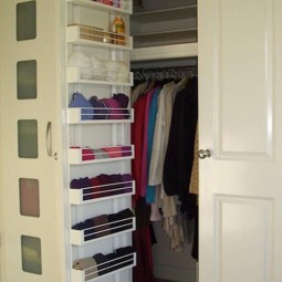 How to organize a small closet5.jpg