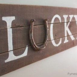 Lucky horseshoe sign.jpg