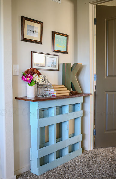 Pallet console table.jpg