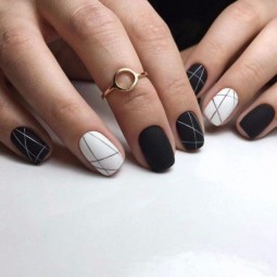 Black nail black and wite nail with lines cdninstagram 608x608.jpg