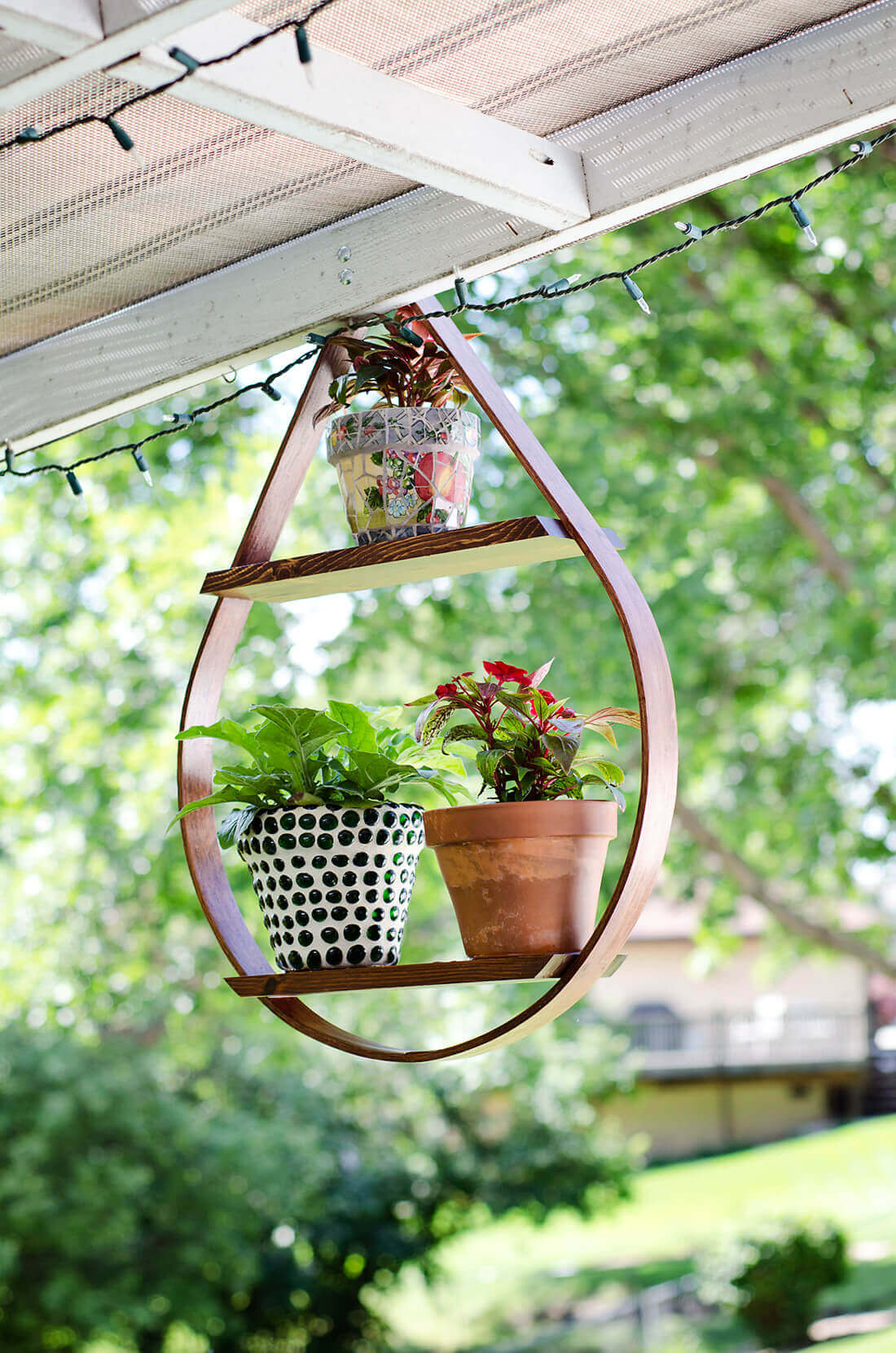 45 outdoor hanging planter ideas homebnc.jpg