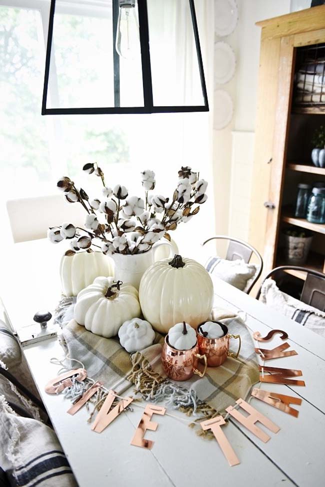 Welcoming fall table decorating ideas 06 1 kindesign.jpg