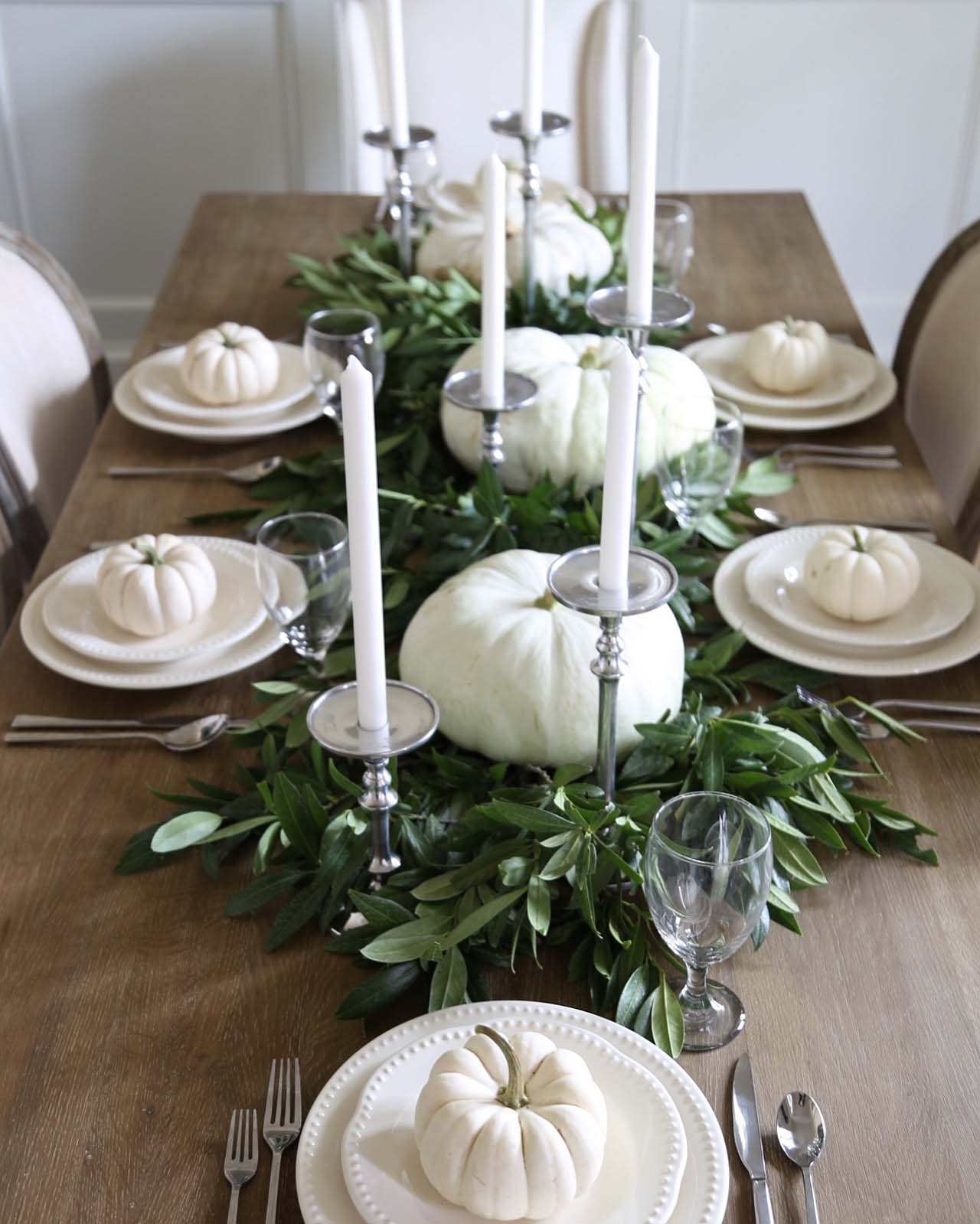 Welcoming fall table decorating ideas 09 1 kindesign.jpg