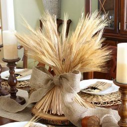 Welcoming fall table decorating ideas 13 1 kindesign.jpg