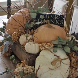 Welcoming fall table decorating ideas 15 1 kindesign.jpg
