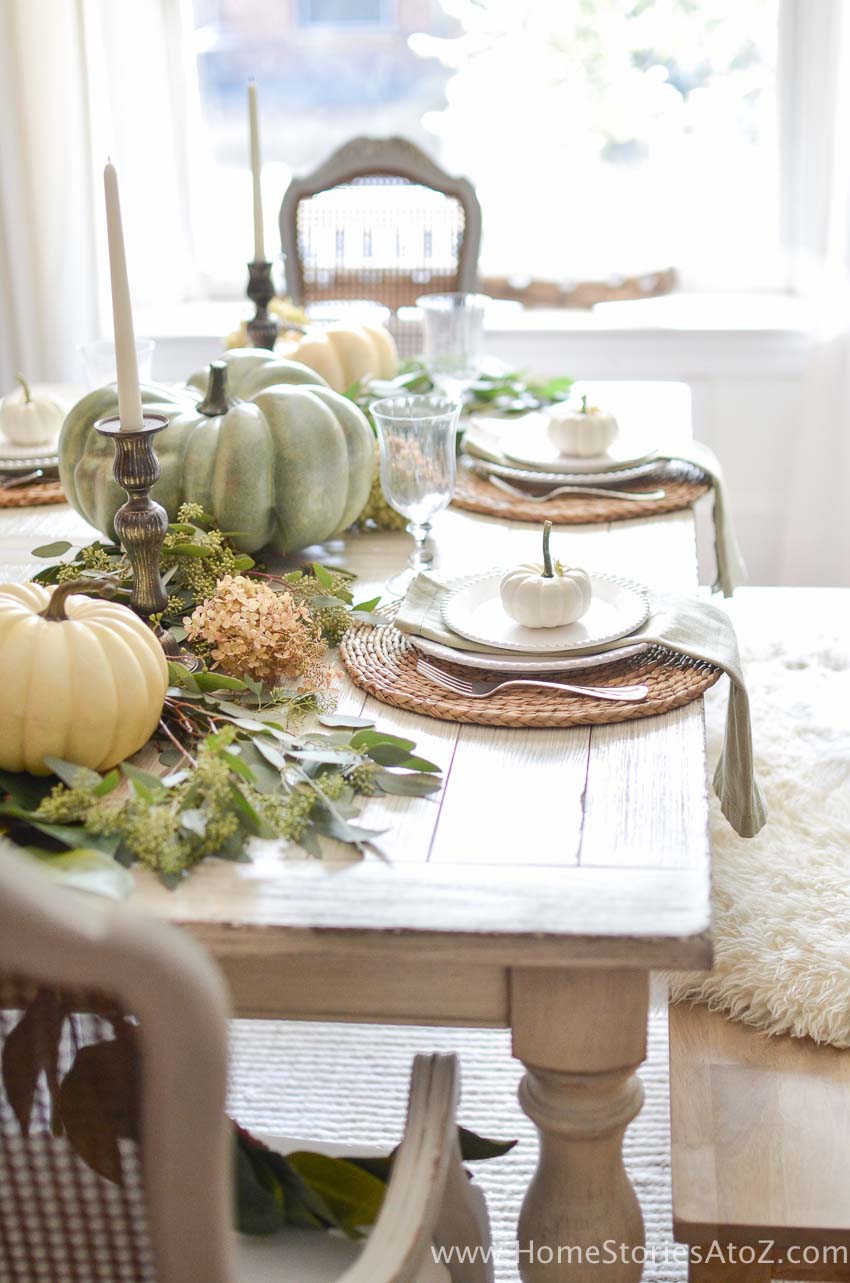 Welcoming fall table decorating ideas 19 1 kindesign.jpg