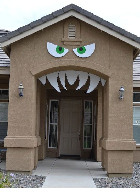 16 easy but awesome homemade halloween decorations archway.jpg