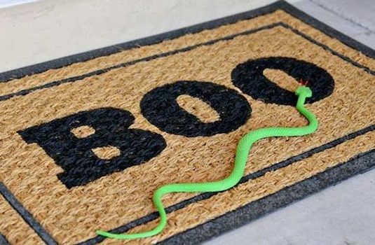 16 easy but awesome homemade halloween decorations door mat.jpg