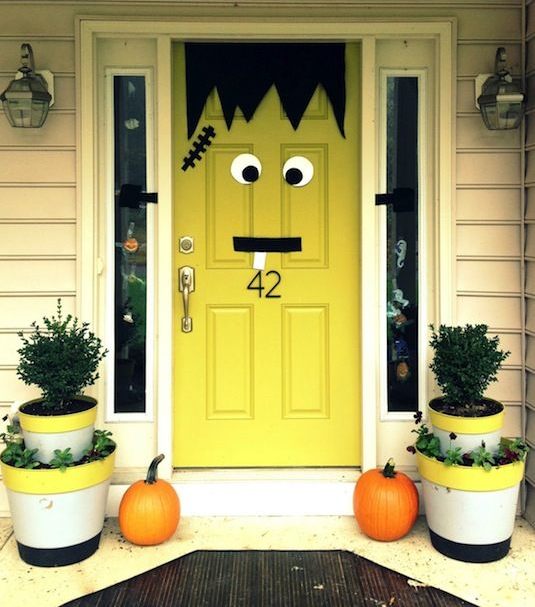 16 easy but awesome homemade halloween decorations frankenstein door.jpg