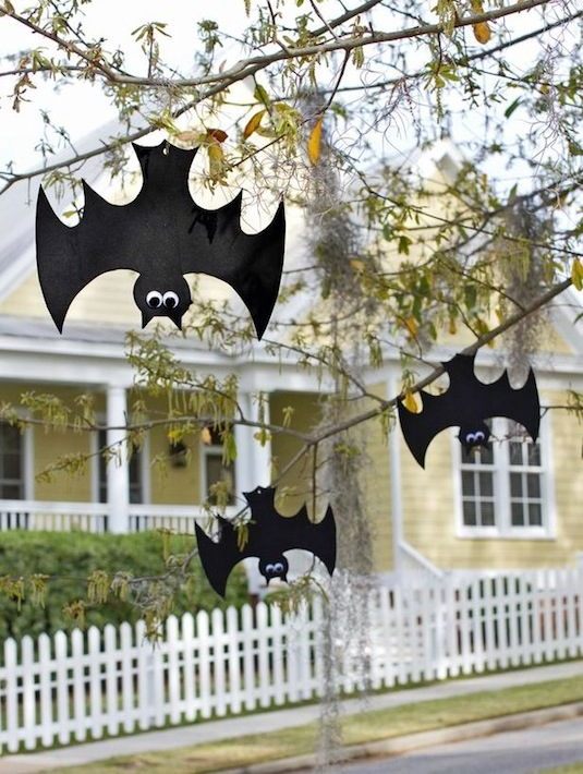 16 easy but awesome homemade halloween decorations hanging bats.jpg