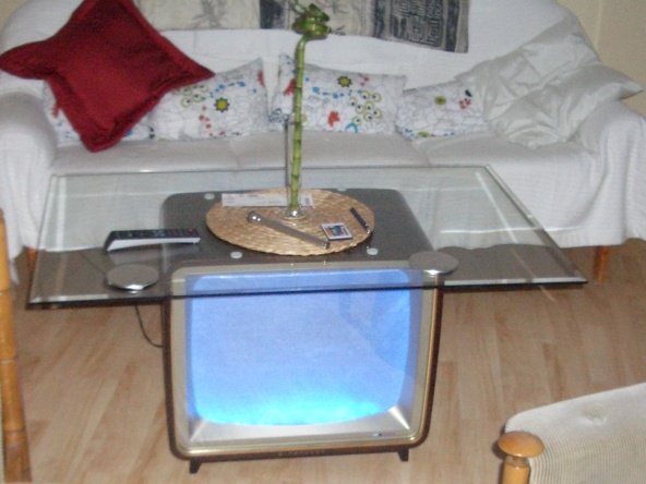 Old tv table.jpg