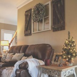 Stunning christmas decor ideas with farmhouse style for living room 26.jpg
