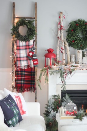 Stunning christmas decor ideas with farmhouse style for living room 33.jpg