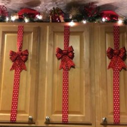 Christmas decoration ideas kitchen door.jpg