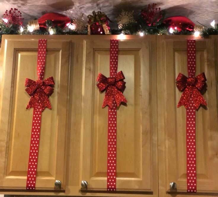 Christmas decoration ideas kitchen door.jpg