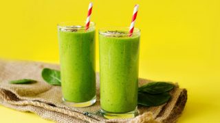 How to make a green smoothie 6 social.jpg