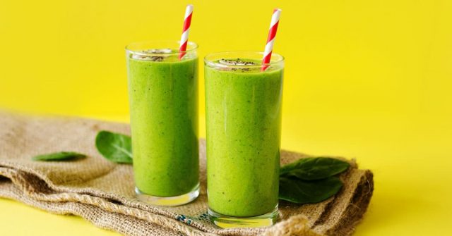 How to make a green smoothie 6 social.jpg