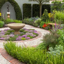 Gartengestaltung kleine gärten pfade aus naturstein gartenpflanzen und blumen hintergarten.jpg
