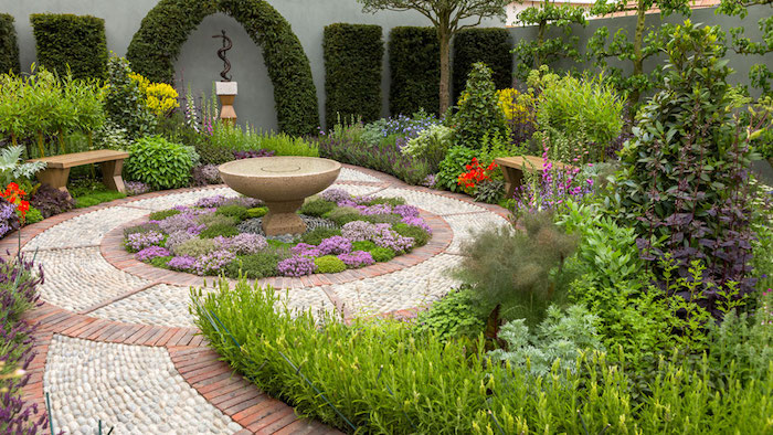 Gartengestaltung kleine gärten pfade aus naturstein gartenpflanzen und blumen hintergarten.jpg
