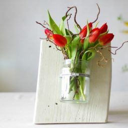 Bastelideen aus holz deko vase mit tulpen 700x525.jpg