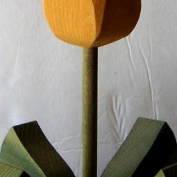 Holzdeko ostern und fruehling schoene tulpe aus holz 700x530.jpg