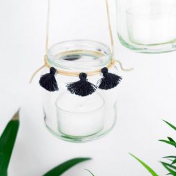 Teelichthalter mit quasten in schwarz lederband upcycling ideen zum selbermachen.jpg
