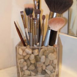 33 makeup brush.jpg
