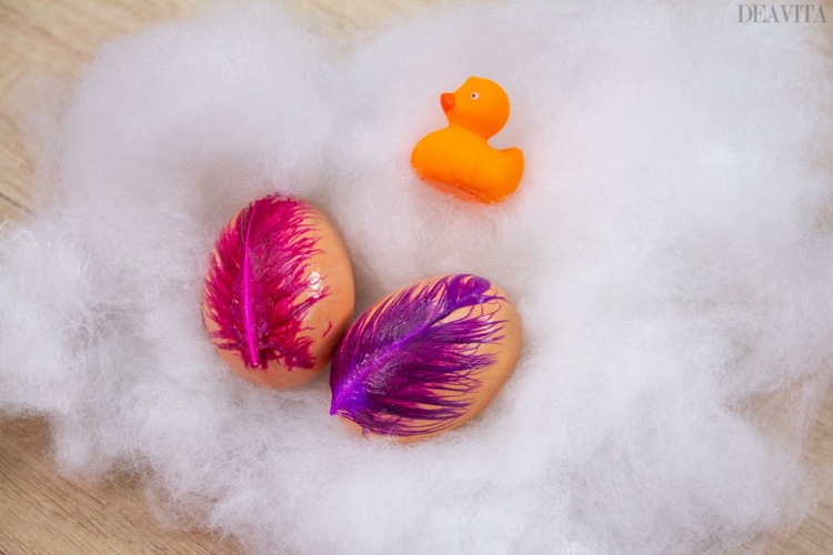 How to decorate easter eggs with feathers cool decorating ideas.jpg