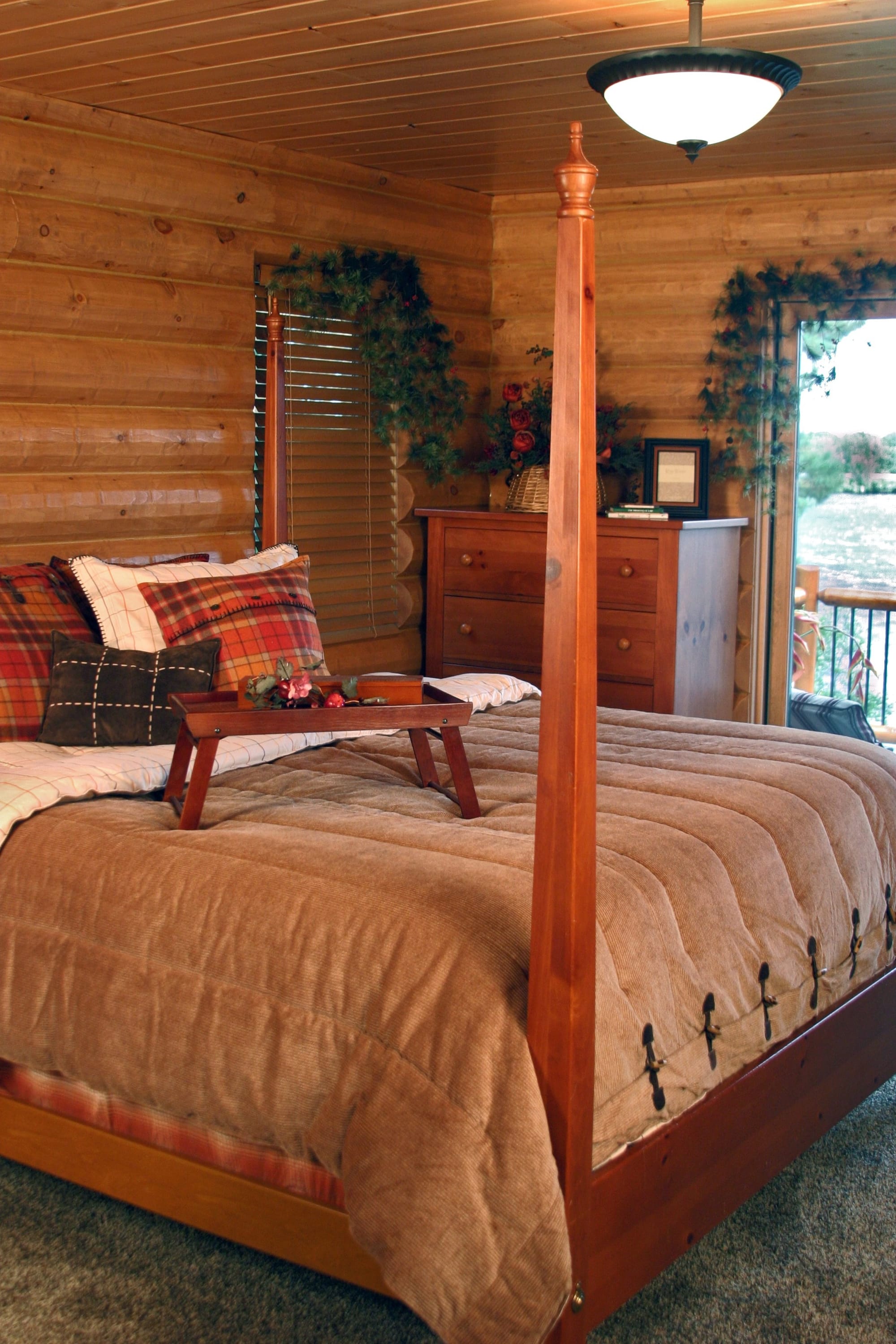 Wood floor interior cottage living room furniture 1352830 pxhere.com_.jpg