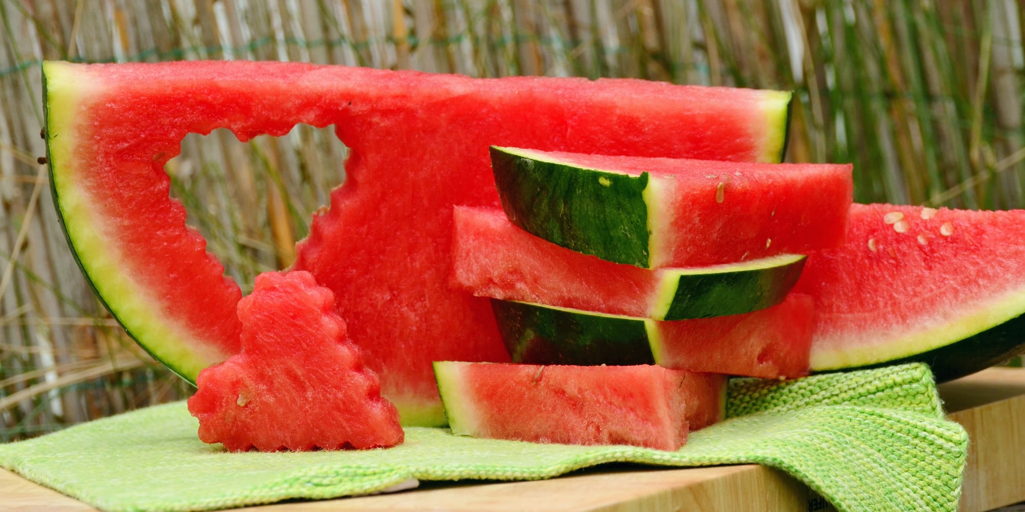 Plant fruit heart food red produce 567112 pxhere.com_.jpg
