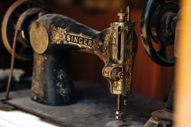 17 stilvolle Upcycling Ideen aus alter Nähmaschine