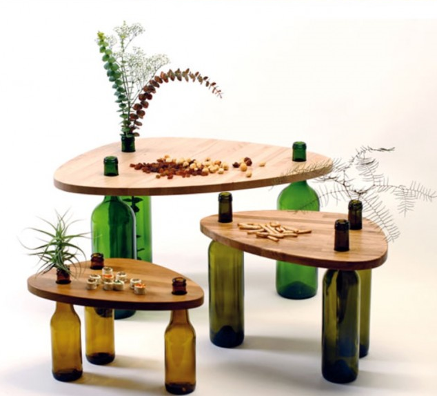 Eco Tisch aus Holz und Glasflaschen :)