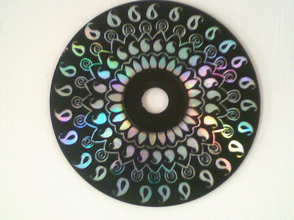 DIY Anleitung für hübsche Kunstwerke aus alten CDs