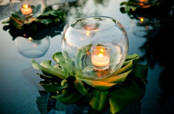 Romantische Blumen und Teelichter im Wasser :)